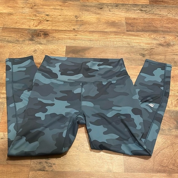 Fabletics Powerhold Leggings.  Size Small. Camo. - Picture 1 of 4